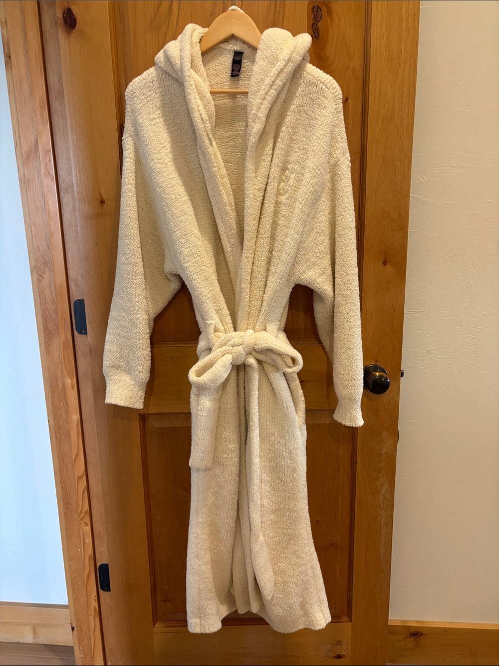 Victoria's Secret Cream Plush Hooded Robe with Tie Belt